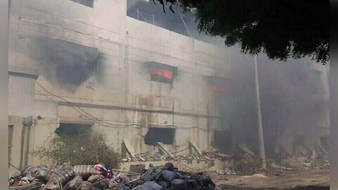 🔥 Karachi Factory Fire: 7 Injured as Building Collapses | Landhi Export Zone Emergency🚨 #KarachiFire