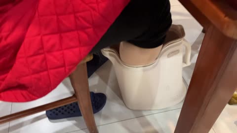 Nước muối + đun nước vỏ bưởi + gừng tươi xay nhỏ = Ngâm chân tốt cho sức khỏe