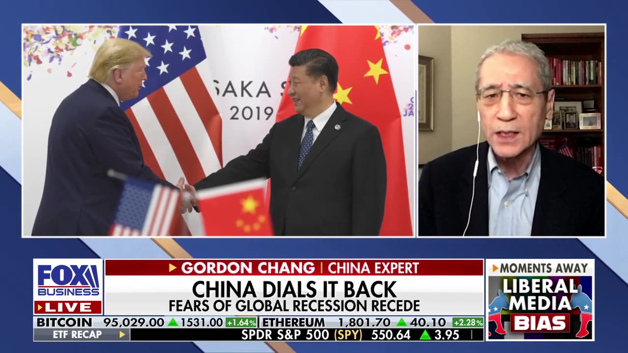 🚨China is in a panic, Gordon Chang says.