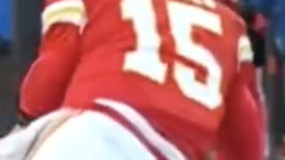 Mahomes Seeks Second Opinion on Knee Injury