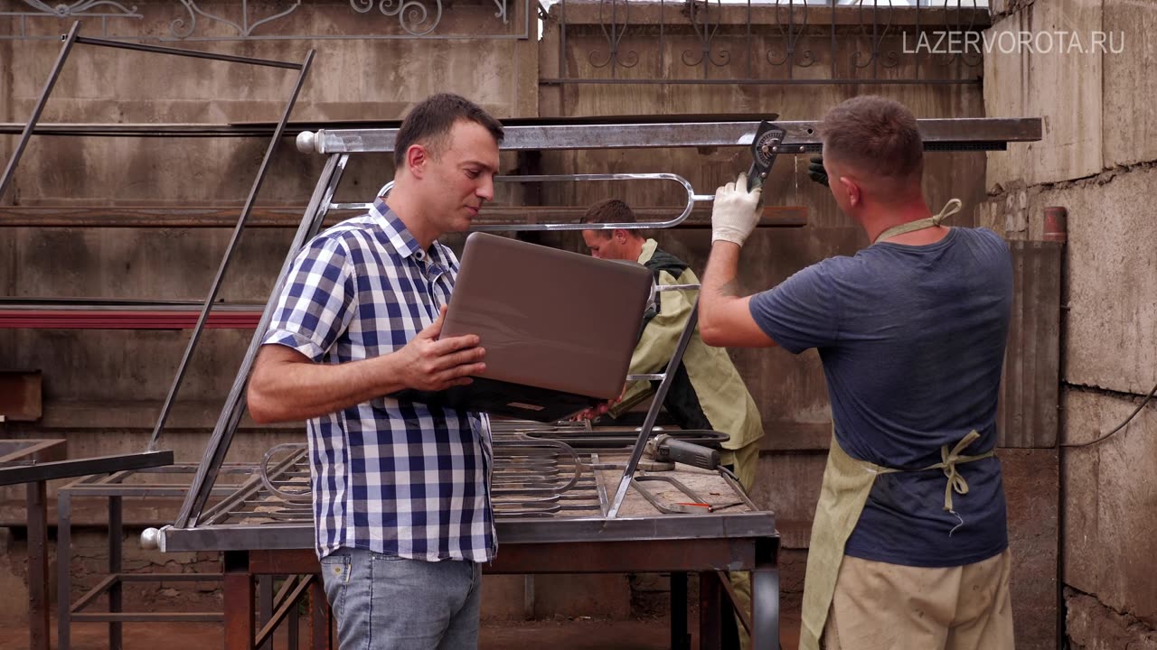 Компания «ЛазерВорота» предлагает комплексные услуги по доставке металлических изделий по всей РФ