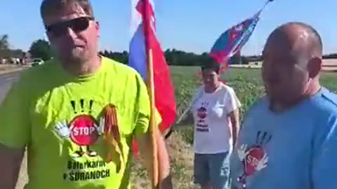 2025-07-01 Veľké Ripňany - nemakačenkovia na poli imitujú záujem o slovenských potravinárov 1