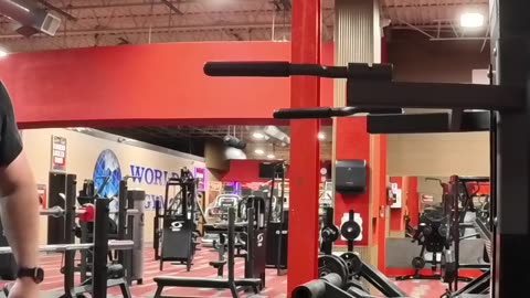 🔥 Shoulder Injury? I Don’t Quit — Assisted Dips Save the Day 💥