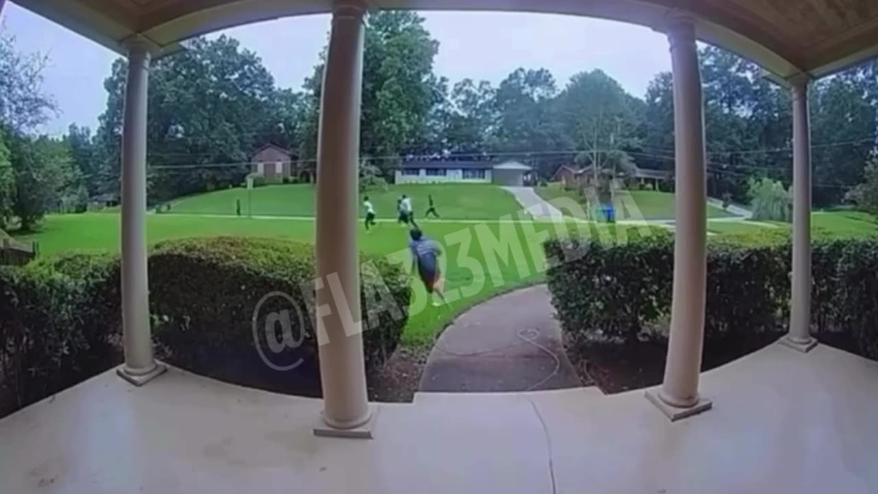 🚨 Caught On Camera Random Door Kicking