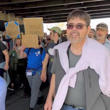 Portland’s Anti-Elon Protesters Look More Like a Retirement Reunion