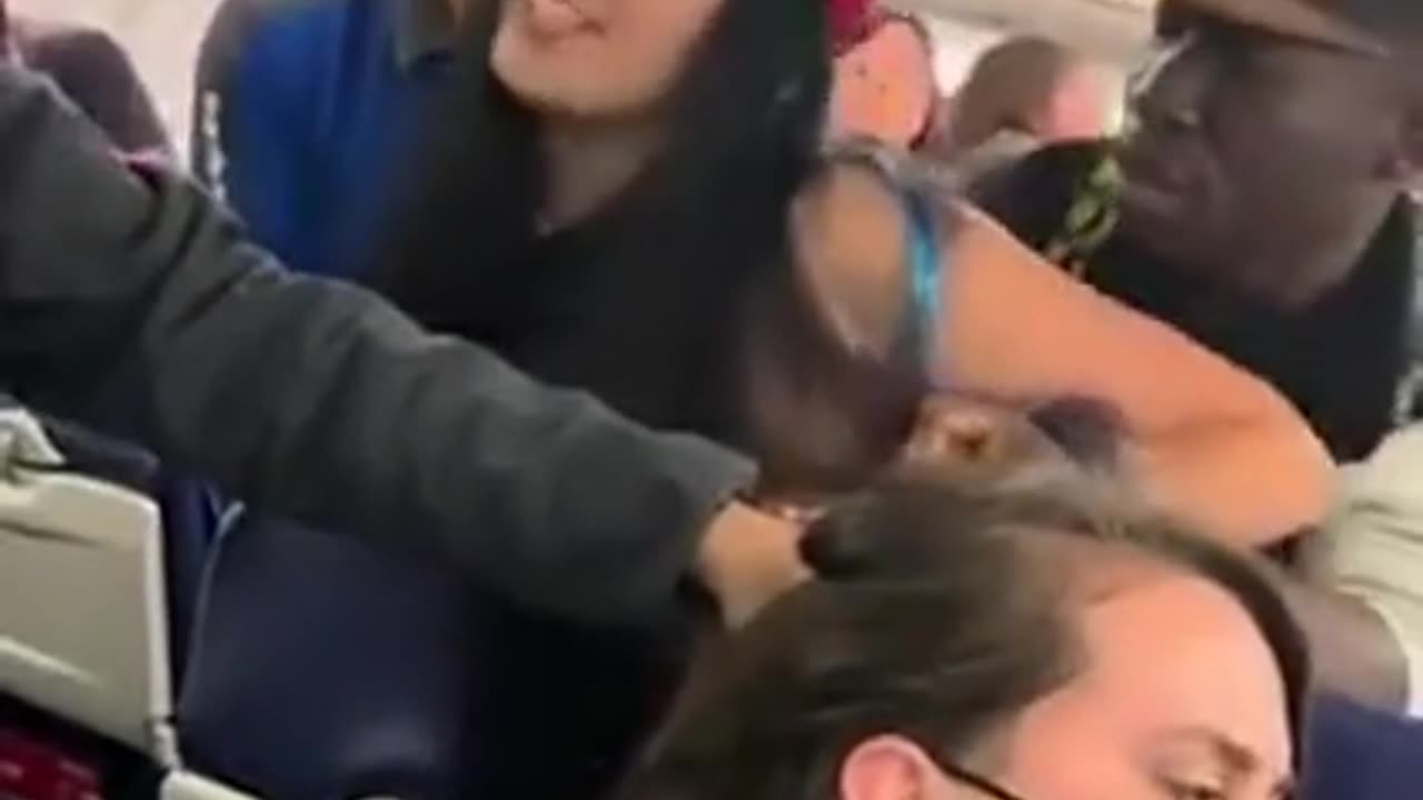 INSANE YENTA GOES BOZO BERSERKO ₪ AND GETS DETAINED ON A FLIGHT