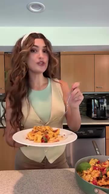 Easy, creamy, tortellini. Need I say more 🤤