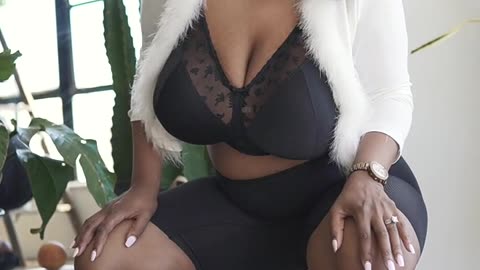 "Beautiful Babe Twerks to the Beat | Hot Dance Vibes"