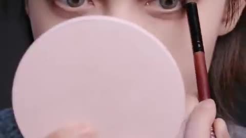 Chinese girl uses make up to transform into whoever she wants to