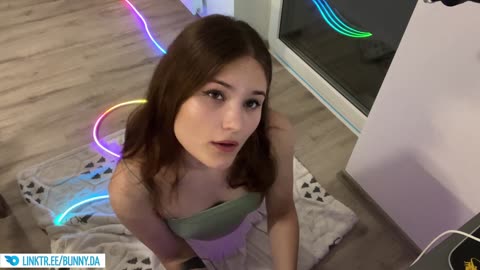 Mic pumping on my knees ASMR
