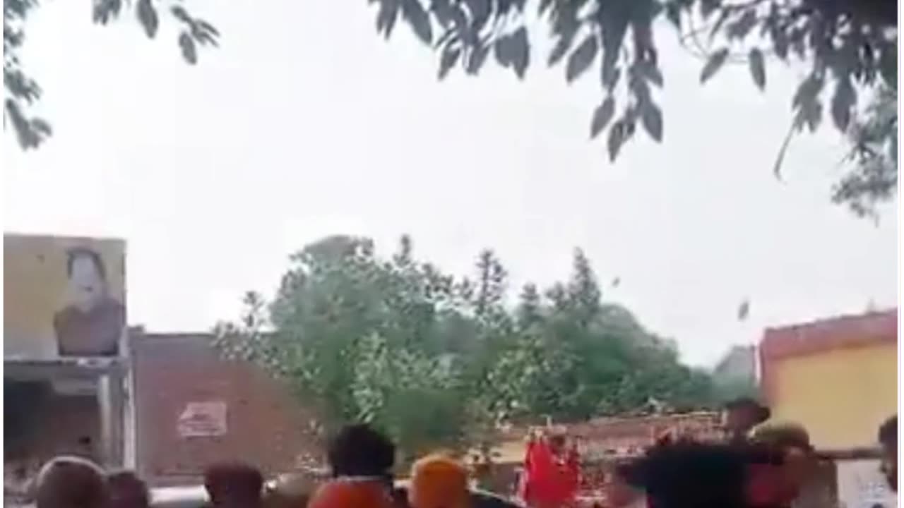 Bareilly: Kanwariyas Vandalise Vehicle After Minor Collision, Clash Resolved by Police