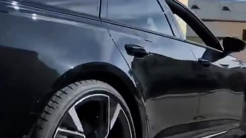 Don’t Miss This Audi SUV Unloading from an Open Trailer! 🚗