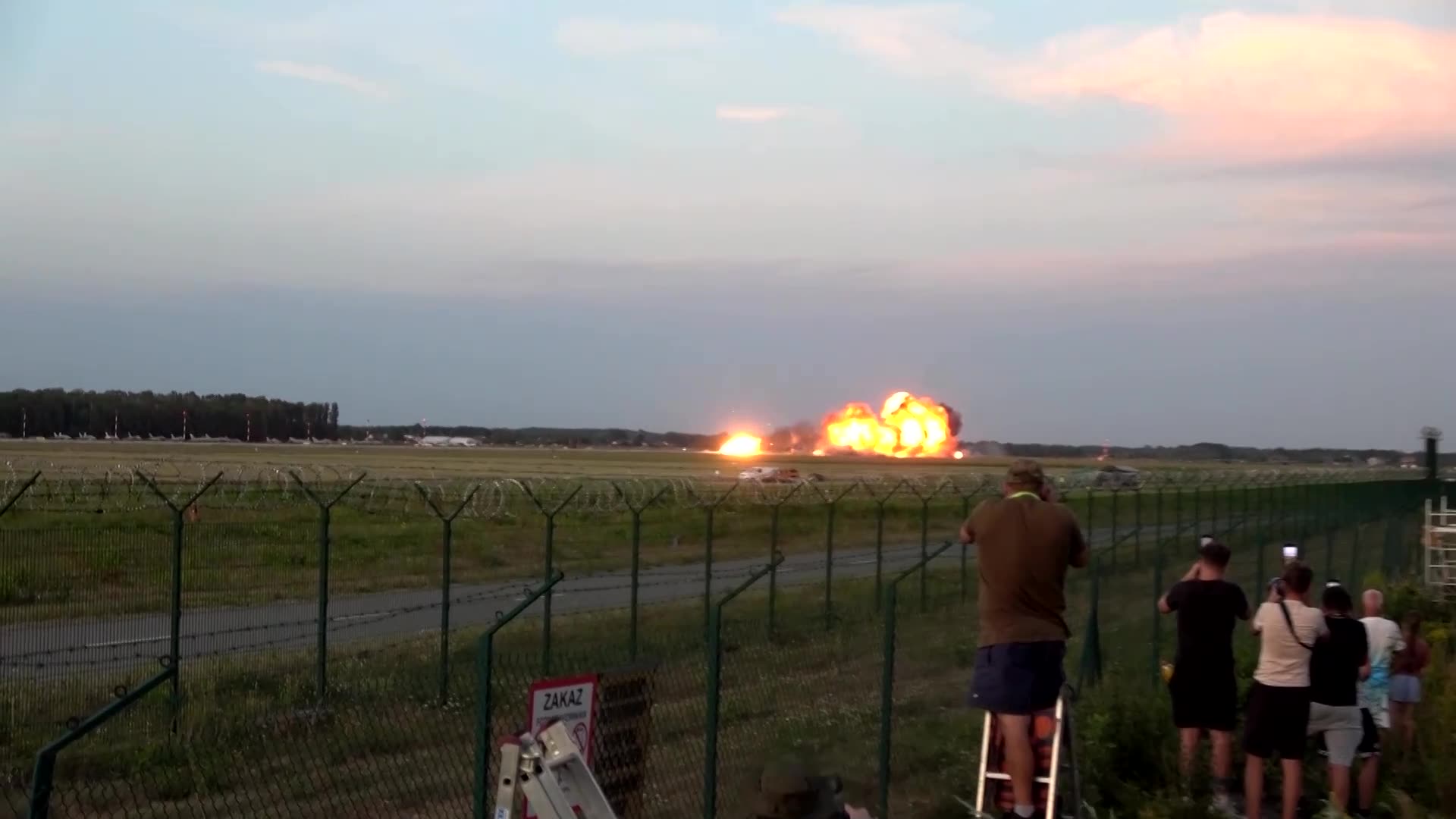 Polish F-16 crashes during airshow rehearsal killing pilot