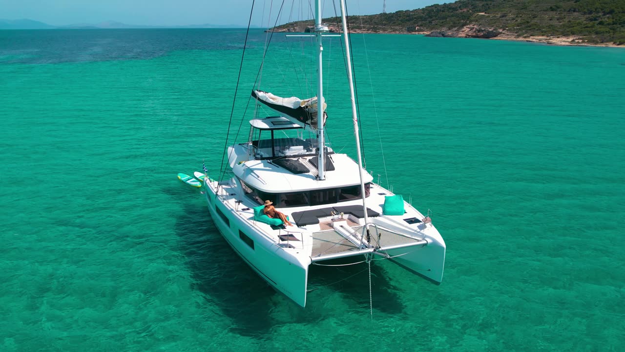 Effie star catamaran - Video