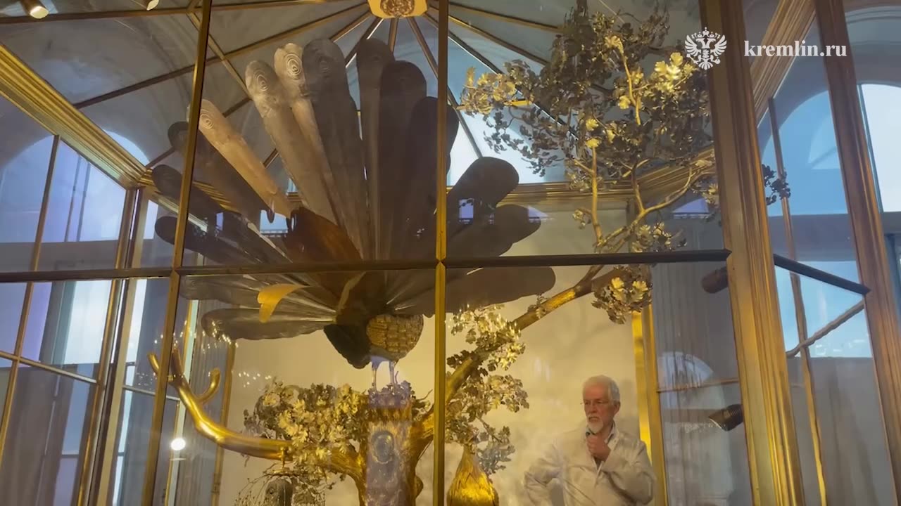 Лидеры СНГ в Павильонном зале Малого Эрмитажа послушали часы «Павлин»2