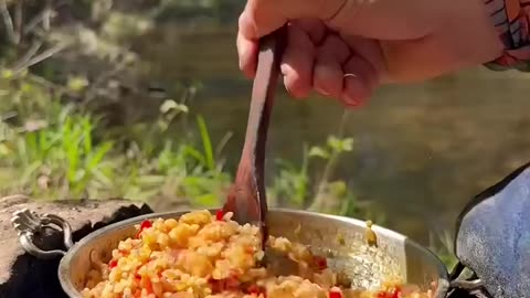 Çamur ve Yaprakta Sazan Pişirme 🐟 _ Cooking Carp in Primitive Mud and Leaves