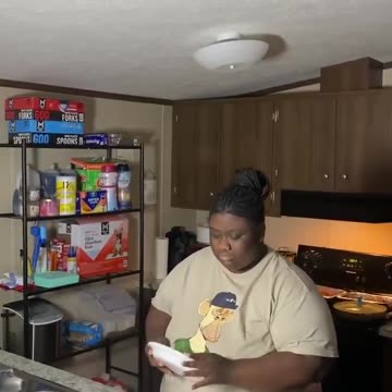 21 yr old making dinner for 6 kids