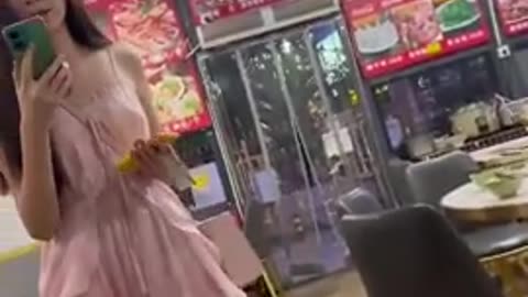 Woman goes off on Negro in restaurant! She reached her "maximum negro tolerance level" lol