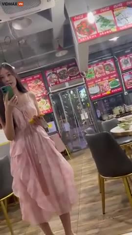 Woman goes off on Negro in restaurant! She reached her "maximum negro tolerance level" lol