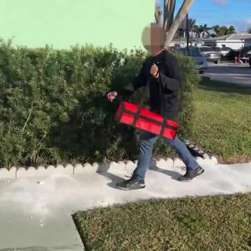This is how you stay safe during food deliveries