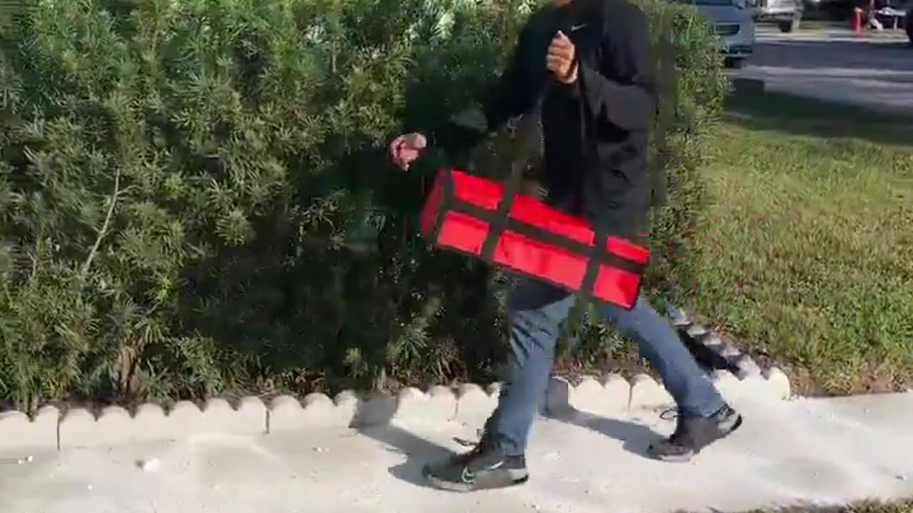 This is how you stay safe during food deliveries