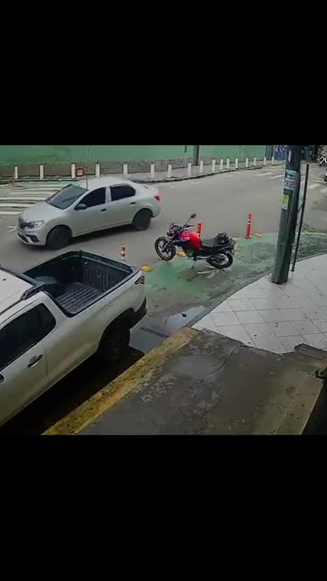 Villagers Beat Ice Cream Store Thief (1)