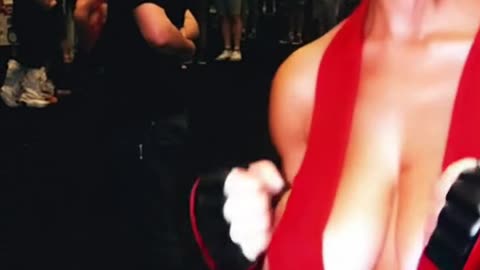 Women's posture becomes more open and expansive during ovulation.