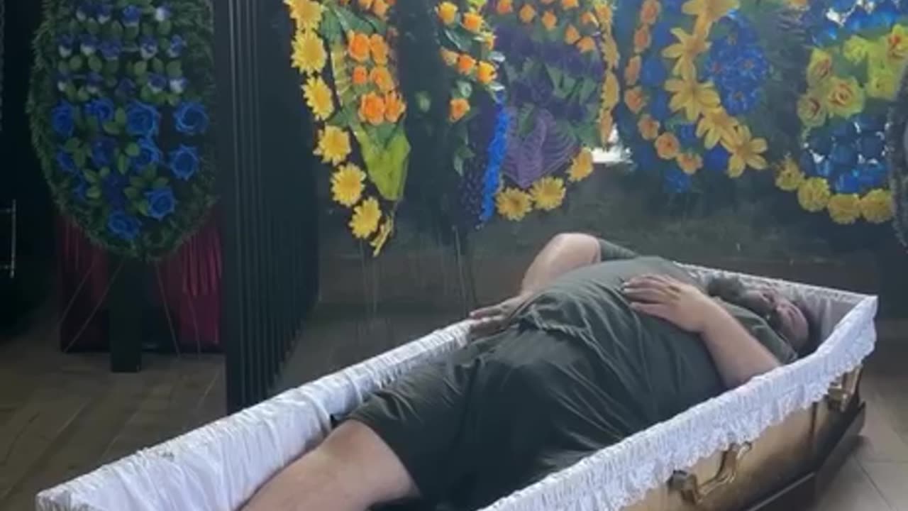 A plump Ukrainian decided to try on a coffin for size. And got stuck in it.