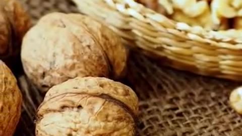 Health Benefits of Eating Almonds and Walnuts