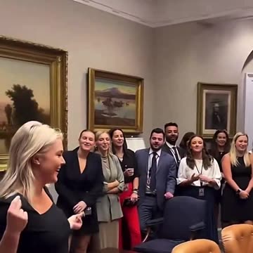 🚨🔥Karoline Leavitt gets the BEST Birthday surprise at the White House ❤️ #USA