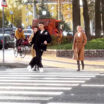 WALKING DANCE 😂😍