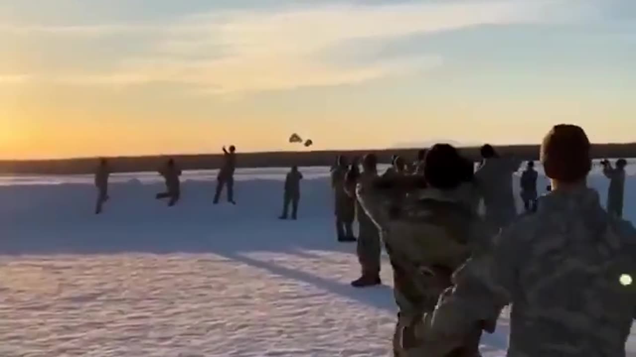 🌟🇺🇸 US Army Paratrooper Overcomes Malfunction! | FeedMyCuriosity