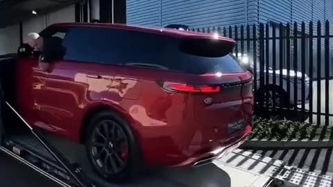 Unbelievable Range Rover Unloading! | Enclosed Car Shipping Surprise 🚚🔥