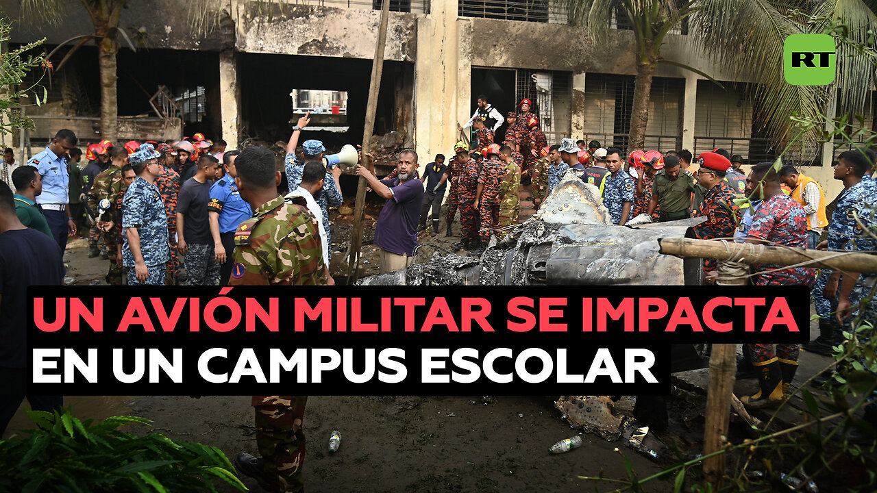 Avión militar se estrella en un campus escolar