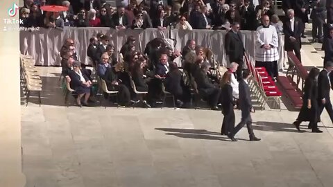 Prince William and Sir Kier Starmer arrive at the Vatican.