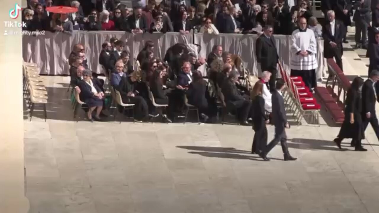 Prince William and Sir Kier Starmer arrive at the Vatican.
