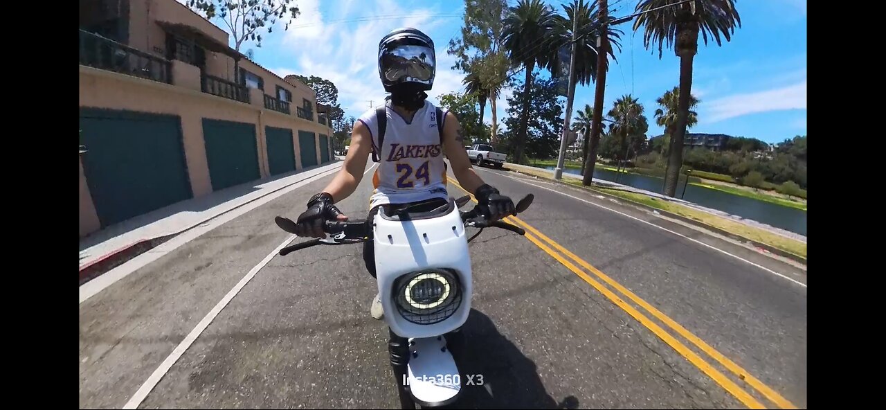 Riding thru Echo Park on my CTY2