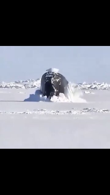 SUBMARINE SURFACES🧊🚞📸THROUGH TOUGHEST ICE AT NORTH POLE🧊🚞💫