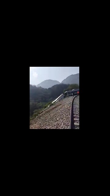 🙏 At least 13 dead, 98 injured after train derailed w/ 250 people onboard in SW Mexico 😢 ~ by PressTV 12.28.25