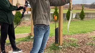 🎯 First-Time Recurve Archery | Clean Bullseye Hit