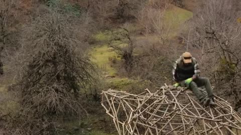 Man builds a house in the shape of a bear's head
