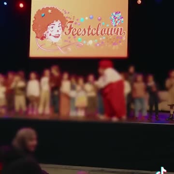 Islamic market compete with Christmas