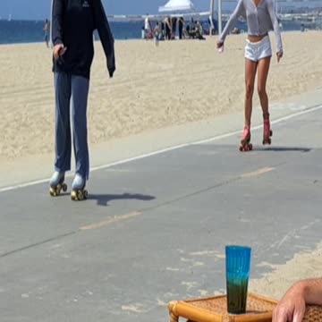 Is this Real or AI? I think it's AI. Gotta be...