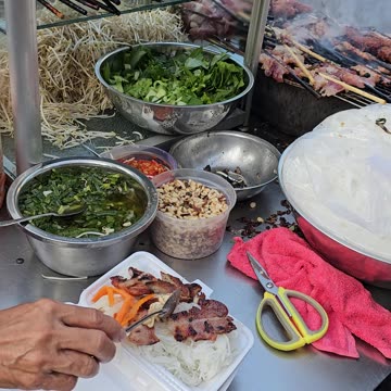 Vietnamese street food (part 2) - "Bun thit nuong"