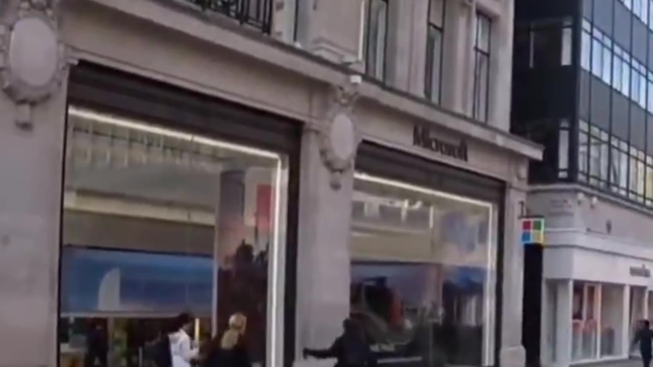 In London they steal your smartphone like this.