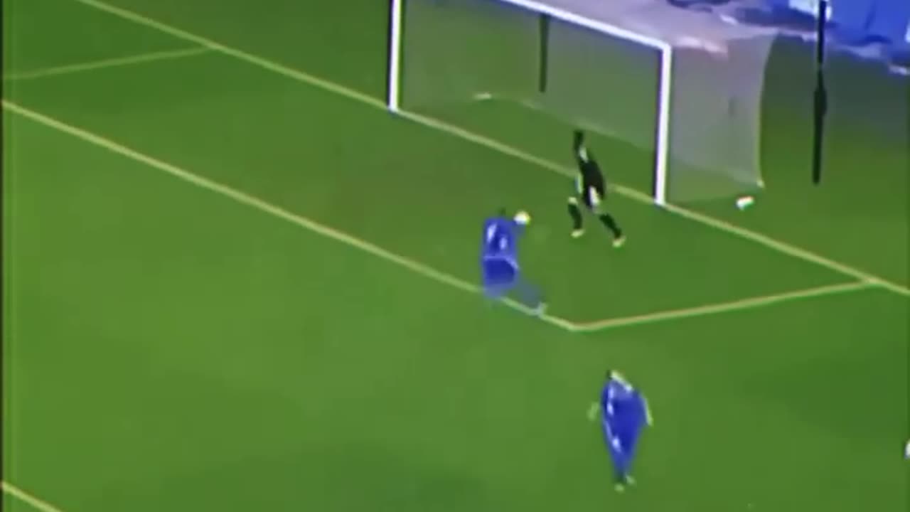 GOALKEEPER SKILLS 🔥⚽️🤯 #football #respect #shorts ⬇️ SUBSCRIBE ⬇️