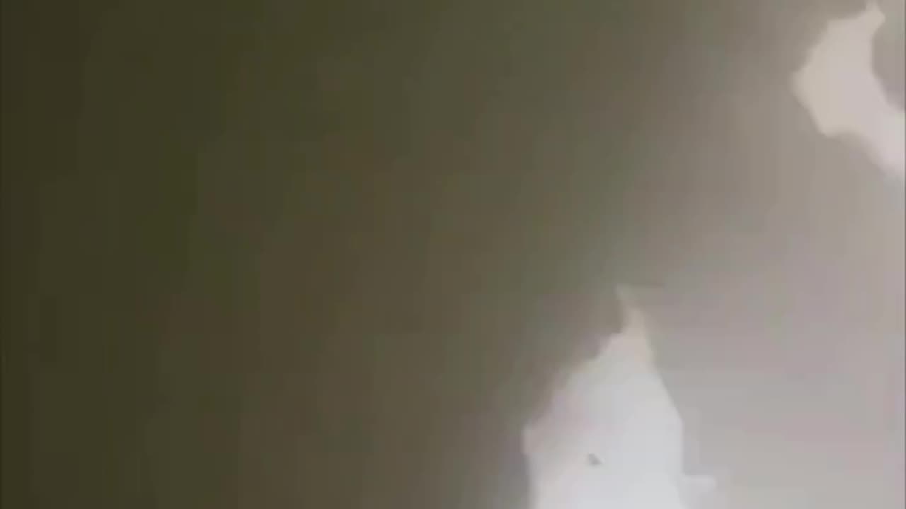 Large explosion hits the Iranian port of Bandar Abbas, causing many casualties