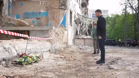 📰🏙️ Ukraine Russia War | Zelenskyy Visits Struck Kyiv Building After Russian Missile Attack | RCF