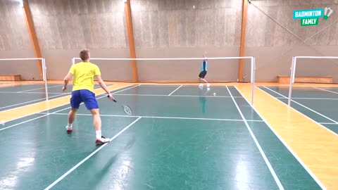 Badminton singles defense - Forehand dive