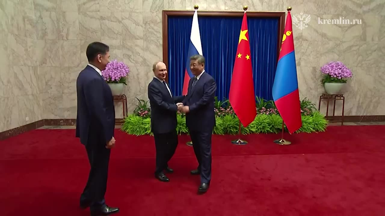 Совместное фотографирование Владимира Путина, Си Цзиньпина и Ухнагийн Хурэлсуха